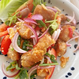 ยำหมูสามชั้นทอดน้ำปลารสเด็ด