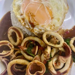 ข้าวกะเพราปลาหมึก