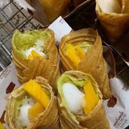 ทองม้วนกรอบห่อสดไส้ข้าวเหนียวมะม่วง