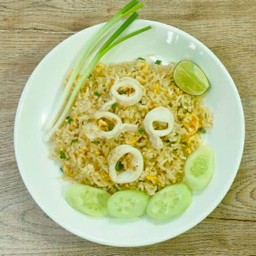 ข้าวผัดปลาหมึก
