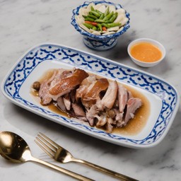 ขาหมูเนื้อหนัง+คากิ (M) Stewed Pork Leg Meat, Skin & Hock (Medium)