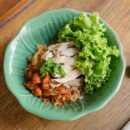 ก๋วยเตี๋ยวไก่เส้นคลุกน้ำพริกน้ำย้อย Chicken Noodles with Nam Prik Nam Yoi Chili Paste