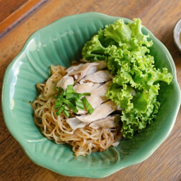 ก๋วยเตี๋ยวไก่เส้นคลุก Chicken Dry Noodles