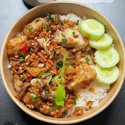 หมูกรอบคั่วพริกกลือ
