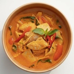 แกงกะทิไก่ใส่หน่อไม้ดอง กับข้าว