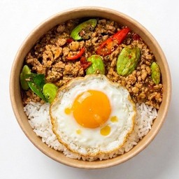 ข้าวราดผัดเผ็ดสะตอ หมูสับ-ไข่ดาว