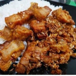 หมูกรอบผัดกะเทียม