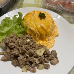 ข้าวไข่ข้นหมูกระเทียม