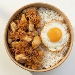 ข้าวหน้าไก่ทอดกระเทียม-ไข่ดาว