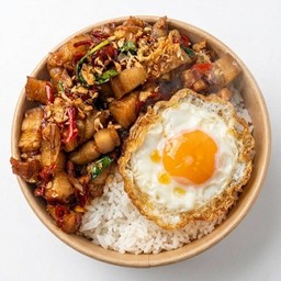 ข้าวหน้ากะเพราหมูสามชั้น-ไข่ดาว