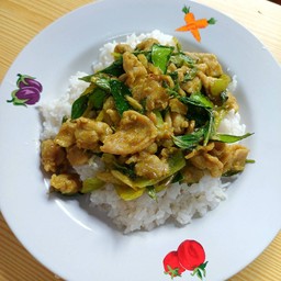 ข้าวแกงเขียวหวานหมูสไลด์ผัดแห้ง
