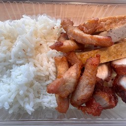 ข้าวหมูรวมจิ้มแจ่ว