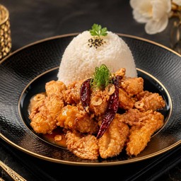 ข้าวไก่ทอด ราดซอสมะขามฉ่ำอุรา