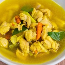 ไก่ต้มขมิ้น