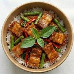 พริกแกงหมูกรอบ