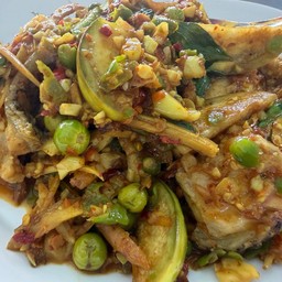 ปลาเก๋าผัดฉ่า 辣椒醬炒石斑魚
