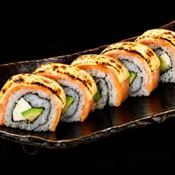 8226.D-Salmon Cheese Roll Full 5pcs
