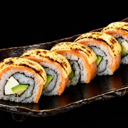 8226.D-Salmon Cheese Roll  5pcs