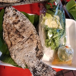 ปลาทอด อาหารทะเลสด หมู ไก่ เนื้อ เจ๊เเหม่มขายทุกอย่าง