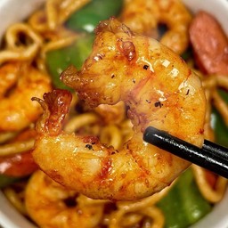 金黄虾仁炒面ผัดหมี่กุ้งขาว