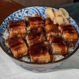 ข้าวหน้าปลาไหลย่างซอส