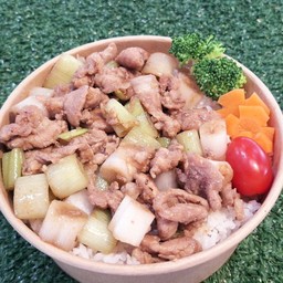 ข้าวสันคอหมูผัดต้นหอมญี่ปุ่น