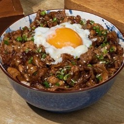ข้าวหน้าเนื้อสไลด์