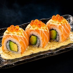 8228.D-Yum Salmon Ikura Roll Half 3pcs