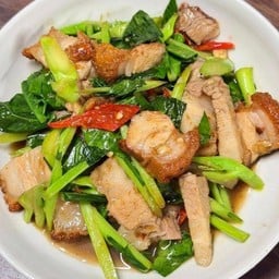 คะน้าหมูกรอบ