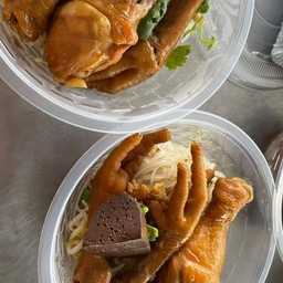ก๋วยเตี๋ยวไก่ตุ๋นป้าทิพย์ บ้านตาขุน
