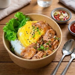 ข้าวหมูผัดซอสสุกี้+ไข่ข้น