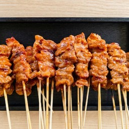 ชุดอร่อยพุงเเตก หมูปิ้งเนื้อล้วน30ไม้ แถมข้าวเหนียว4ห่อ