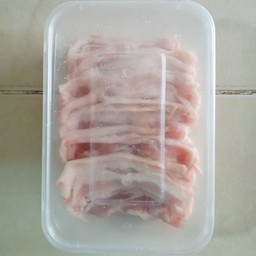 สามชั้น แช่แข็ง 200g.