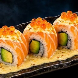 8228.D-Yam Salmon Ikura Roll Half 3Pcs