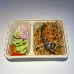 ข้าวผัดปลาทูชะอม ARVIE