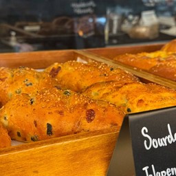 ✔Brioche jalapeno pepper black olive cheese