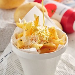 SNOW CHEESY FRIES