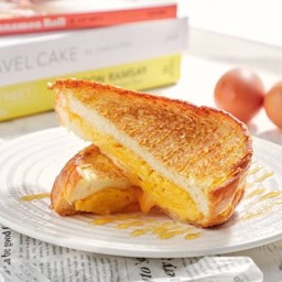 EGGS + CHEESE SANDWICH