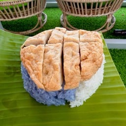 ปายข้าวเหนียวหมูทอดห่อใบตอง หนองทรายขาว
