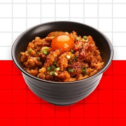 ข้าวผัดกิมจิไก่ทอด  รสเผ็ด + ไข่ดองซีอิ๊ว