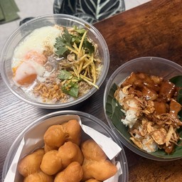 รวมมิตร สาวตรัง (โจ๊กสาวตรังรวม+ไข่+ ปาท่องโก๋+ ข้าวเหนียวหมูรวม)