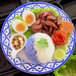 ข้าวหมูแดดเดียวทอดไข่ต้ม