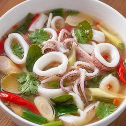 ต้มยำปลาหมึก น้ำใส