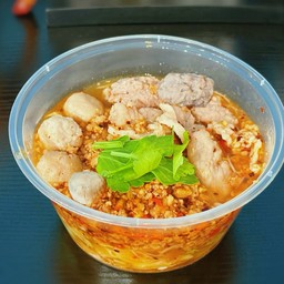 ก๋วยเตี๋ยวหมูต้มยำน้ำใส