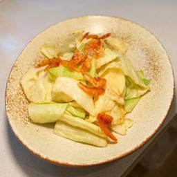 กระหล่ำผัดน้ำปลา ( Cabbage with Fish Sauce )