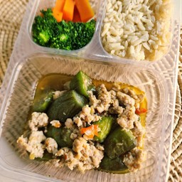 (อาหารคลีน) box มะเขือยาวโหระพาหมูสับ