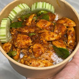 ผัดเครื่องแกงไก่