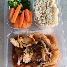 (อาหารคลีน) box อกไก่ผัดพริกเผา
