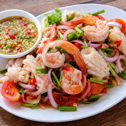 ยำหมึก+กุ้ง ซีฟู๊ด