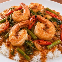 ข้าวผัดเครื่องแกงกุ้ง